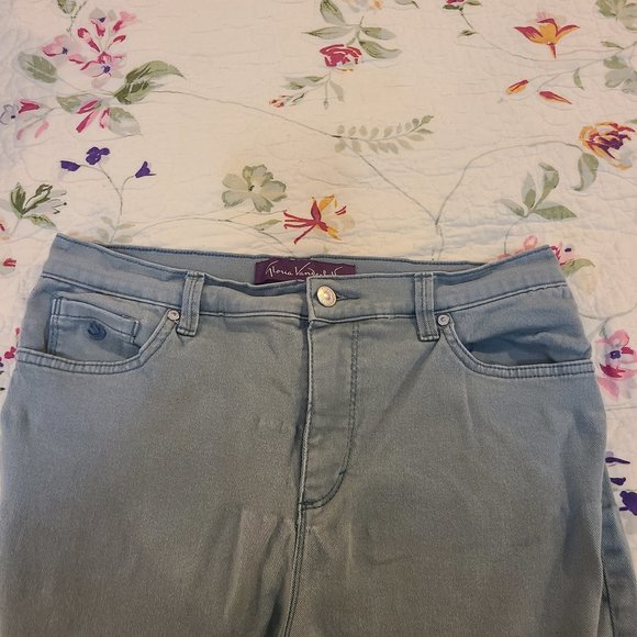 Gloria Vanderbilt Amanda Jeans - Picture 2 of 4